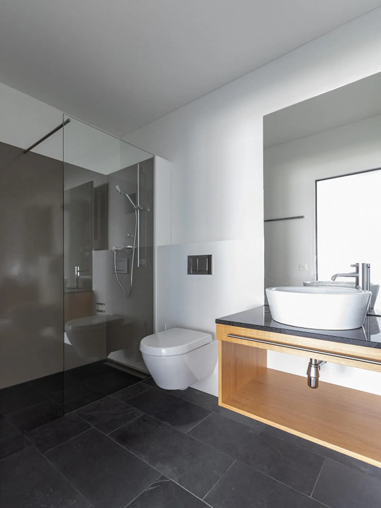 Spacious, modern 3.5-room apartment with stunning views - Photo 5 of 8