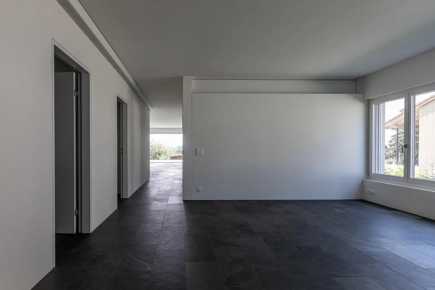 Spacious, modern 3.5-room apartment with stunning views - Photo 6 of 8