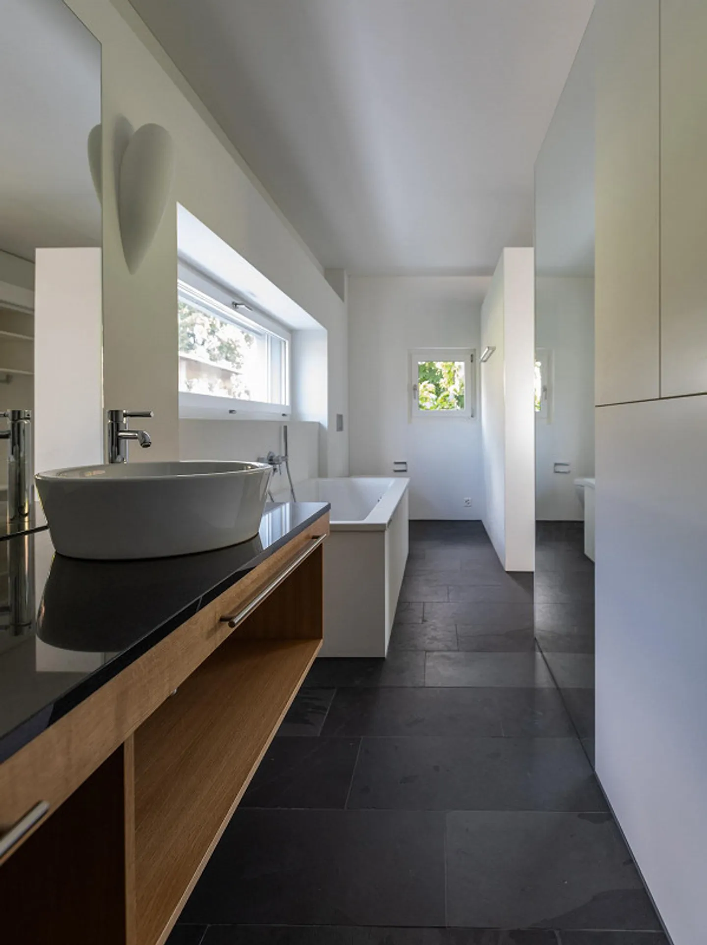 Spacious, modern 3.5-room apartment with stunning views - Photo 7 of 8