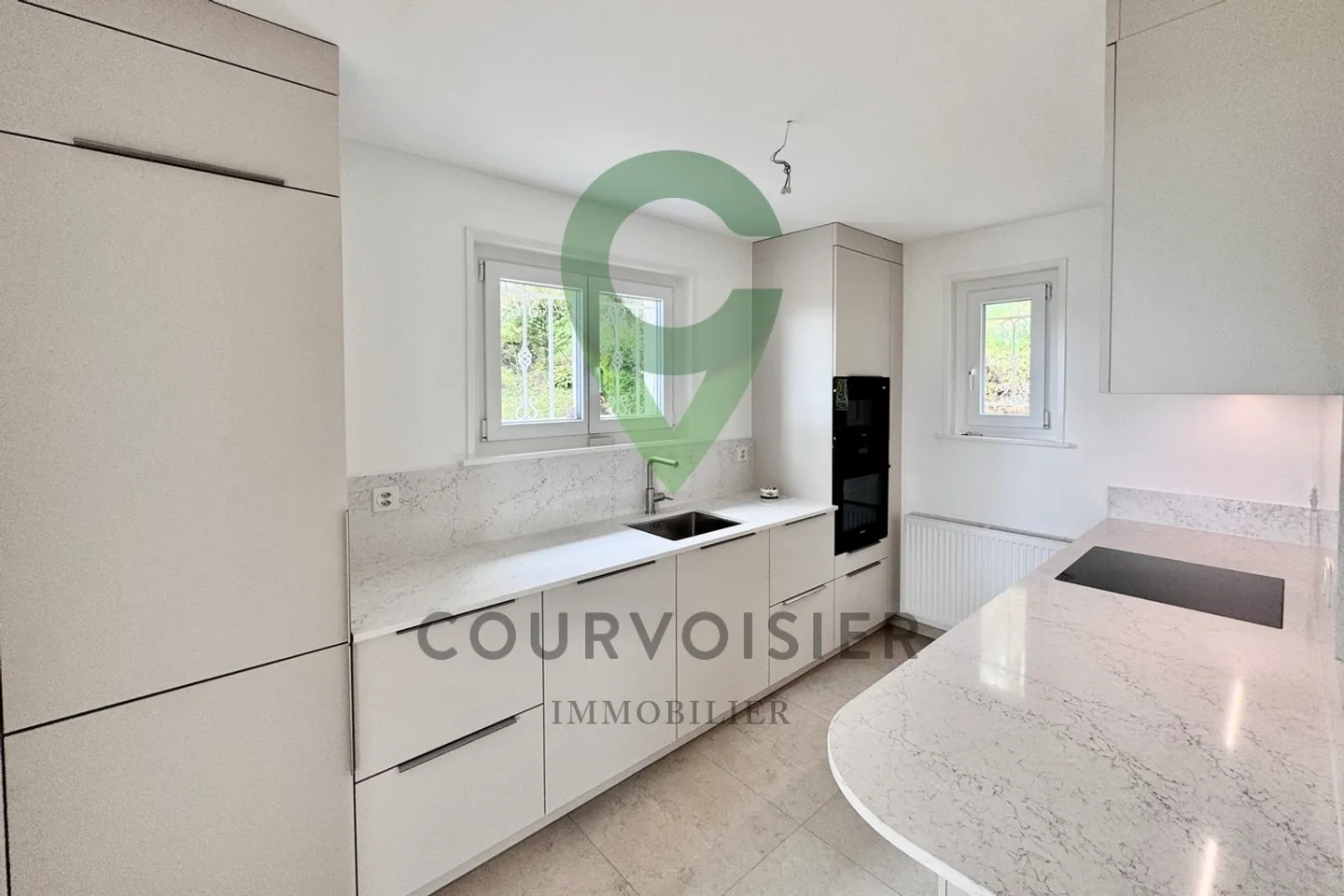 Casa indipendente di 6,5 con vista mozzafiato vicino a Genolier - Foto 2 di 13