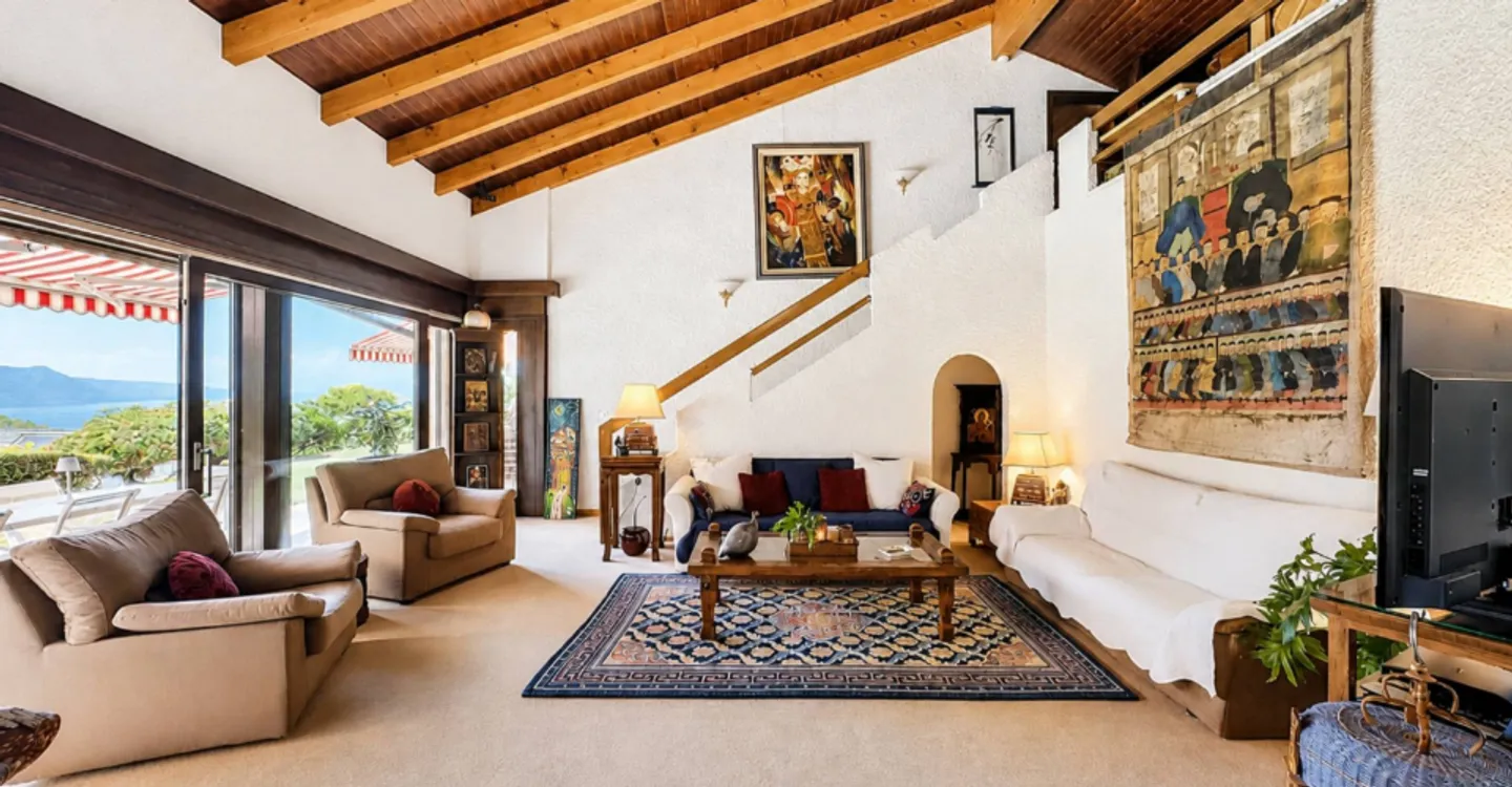 Außergewöhnliche Villa mit Blick auf den See und die Alpen in einer geschützten Umgebung - Foto 3 von 9