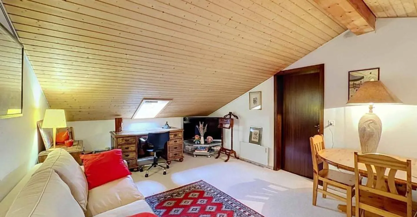 Außergewöhnliche Villa mit Blick auf den See und die Alpen in einer geschützten Umgebung - Foto 8 von 9