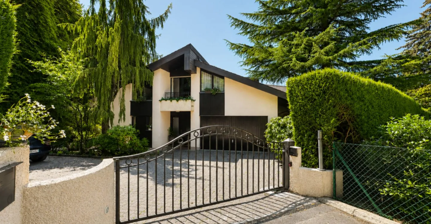 Außergewöhnliche Villa mit Blick auf den See und die Alpen in einer geschützten Umgebung - Foto 9 von 9