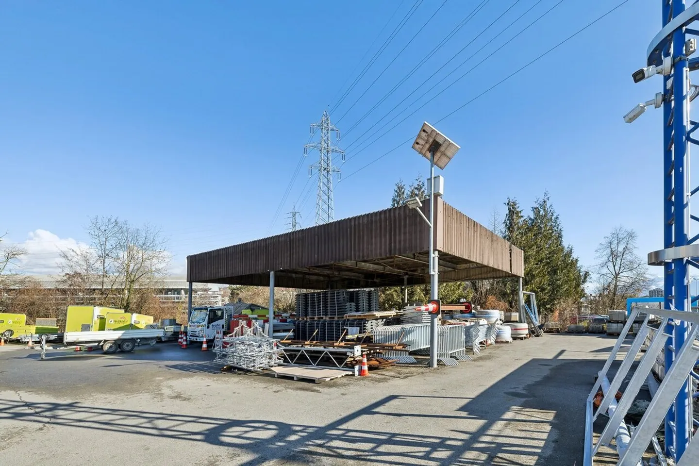 Commercial Building 2671 m2 - Prime Location - Close to Everything! - Photo 4 of 5