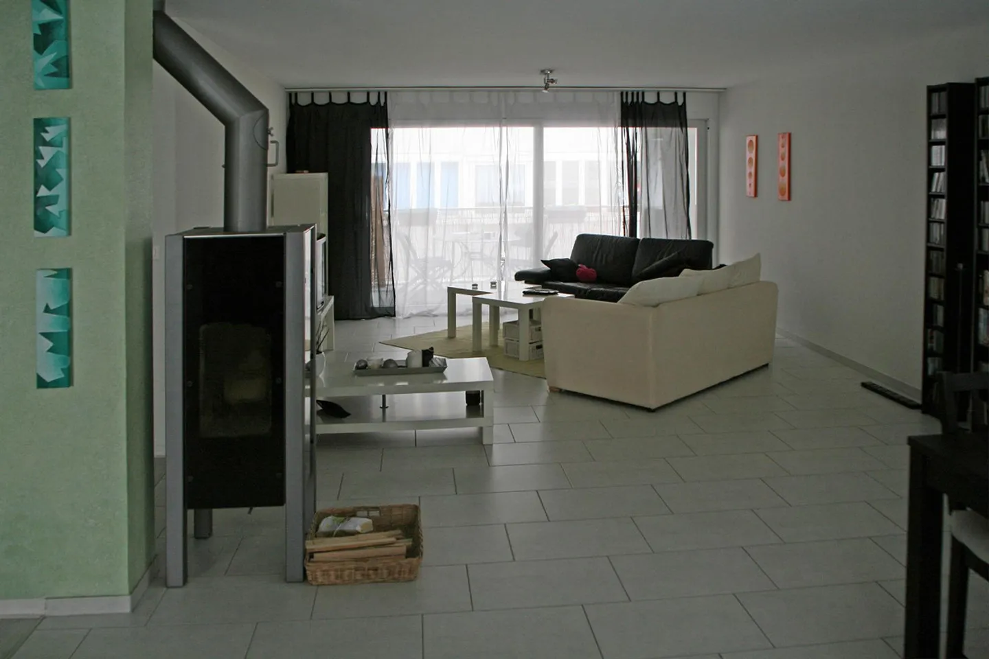 Appartement moderne et lumineux de 3,5 pièces, situé au centre - Photo 4 sur 5