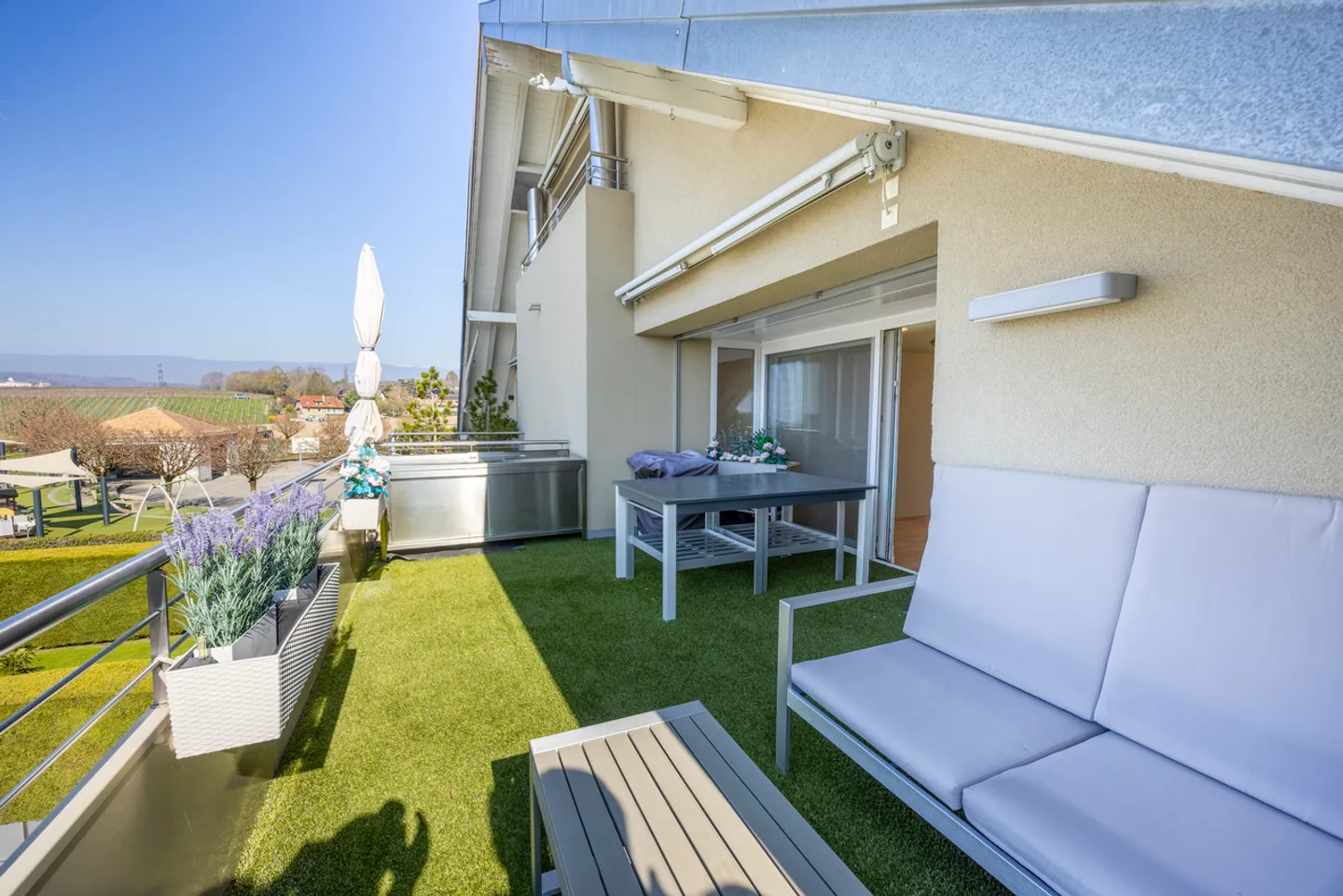 Spacieux duplex avec dégagement sur le lac et les vignes - Photo 5 sur 12