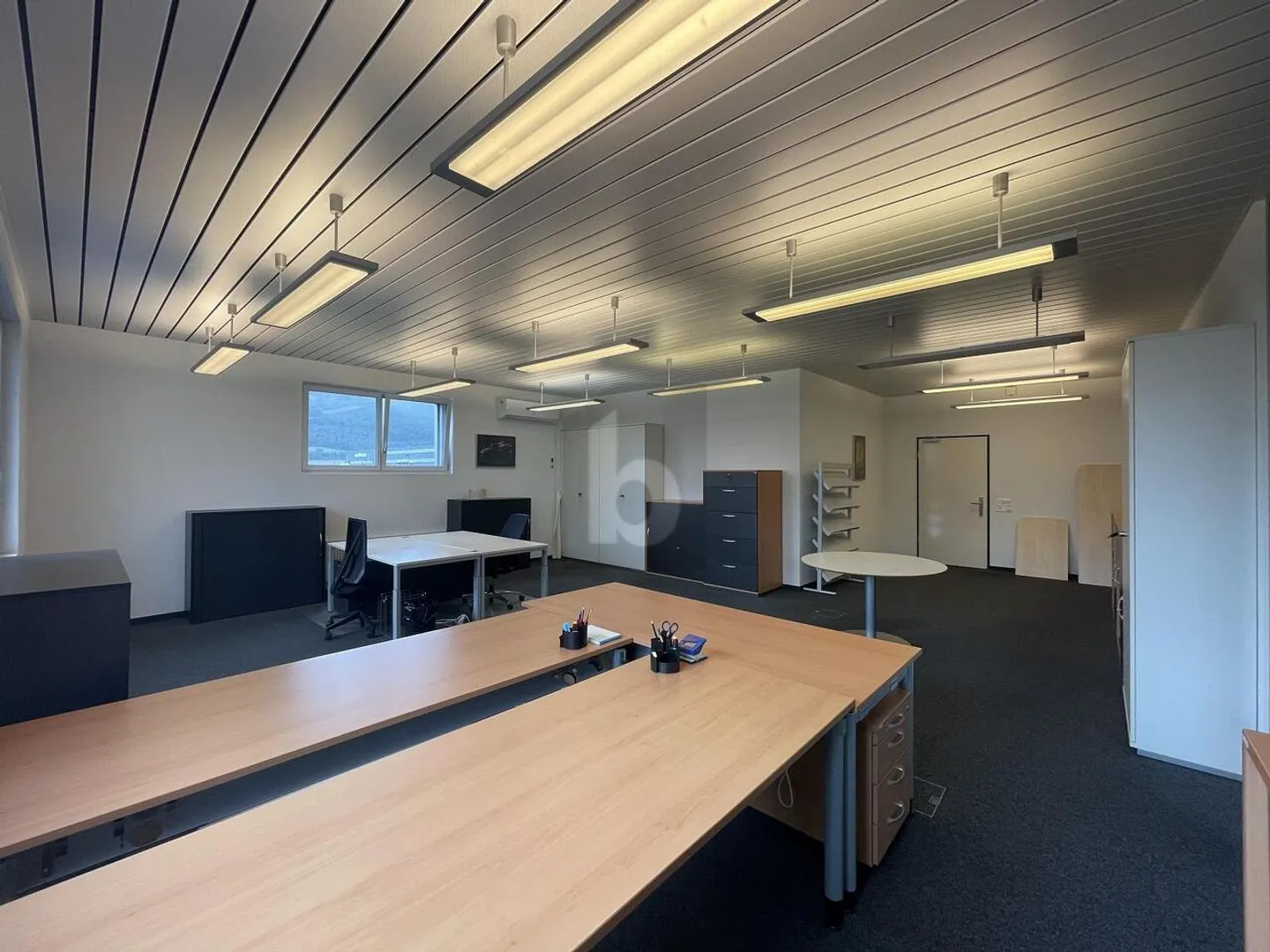 GUT AUSGESTATTET UND REPRÄSENTATIV - Foto 4 von 5