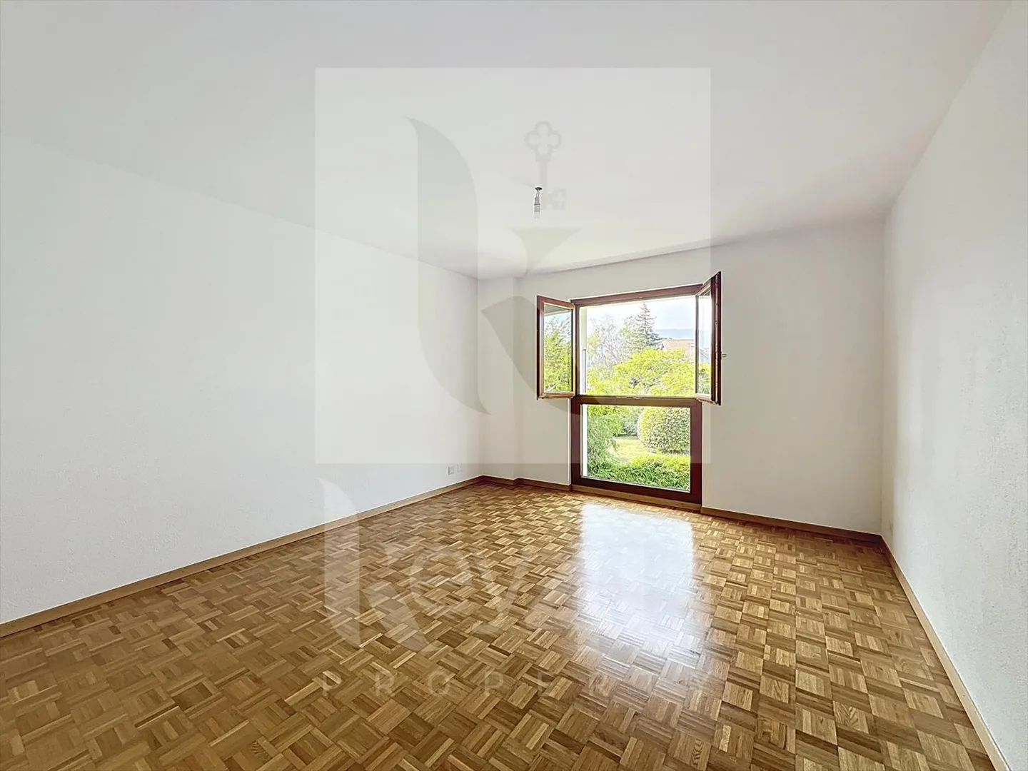 Between City and Nature - Bright and Spacious 4.5 Rooms - Photo 9 of 13