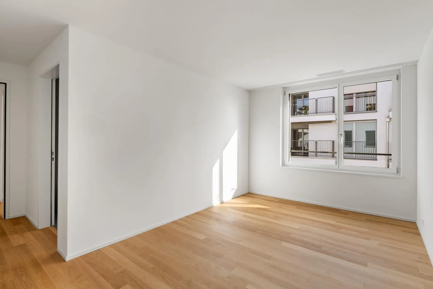 Spacious New Apartment in a Central Location in Bülach - Photo 3 of 6