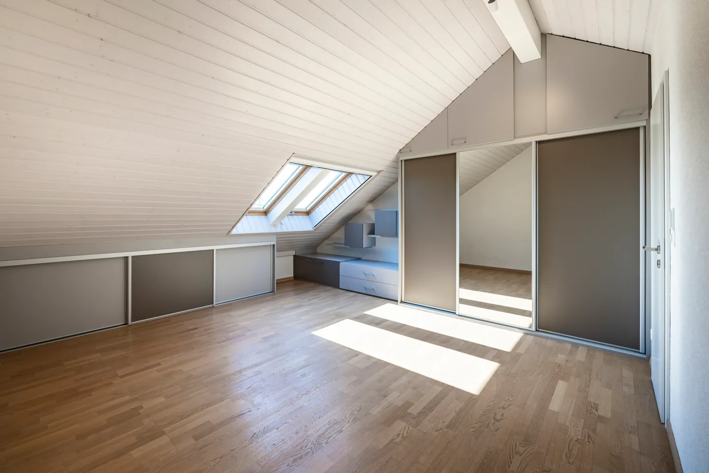 Spacieux duplex avec dégagement sur le lac et les vignes - Photo 10 sur 12