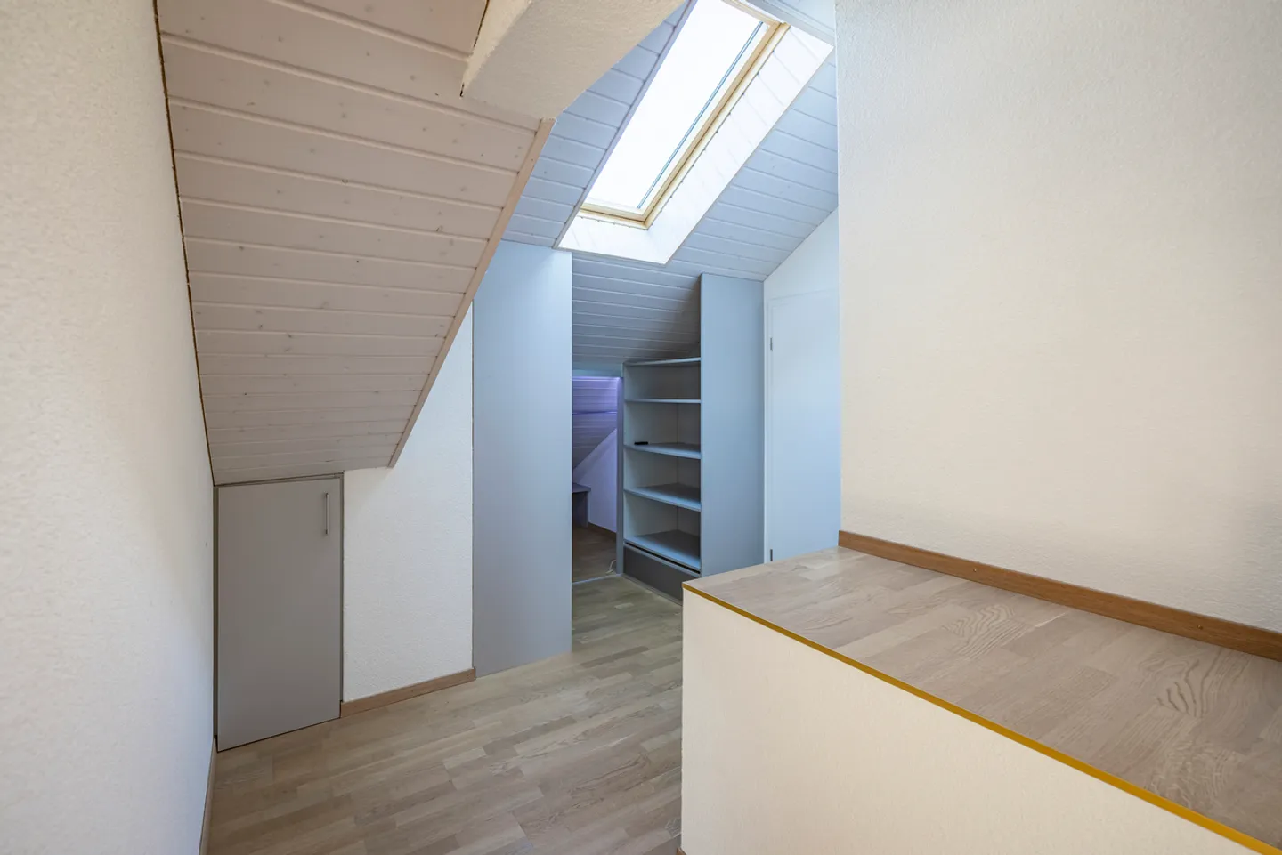 Spacieux duplex avec dégagement sur le lac et les vignes - Photo 11 sur 12