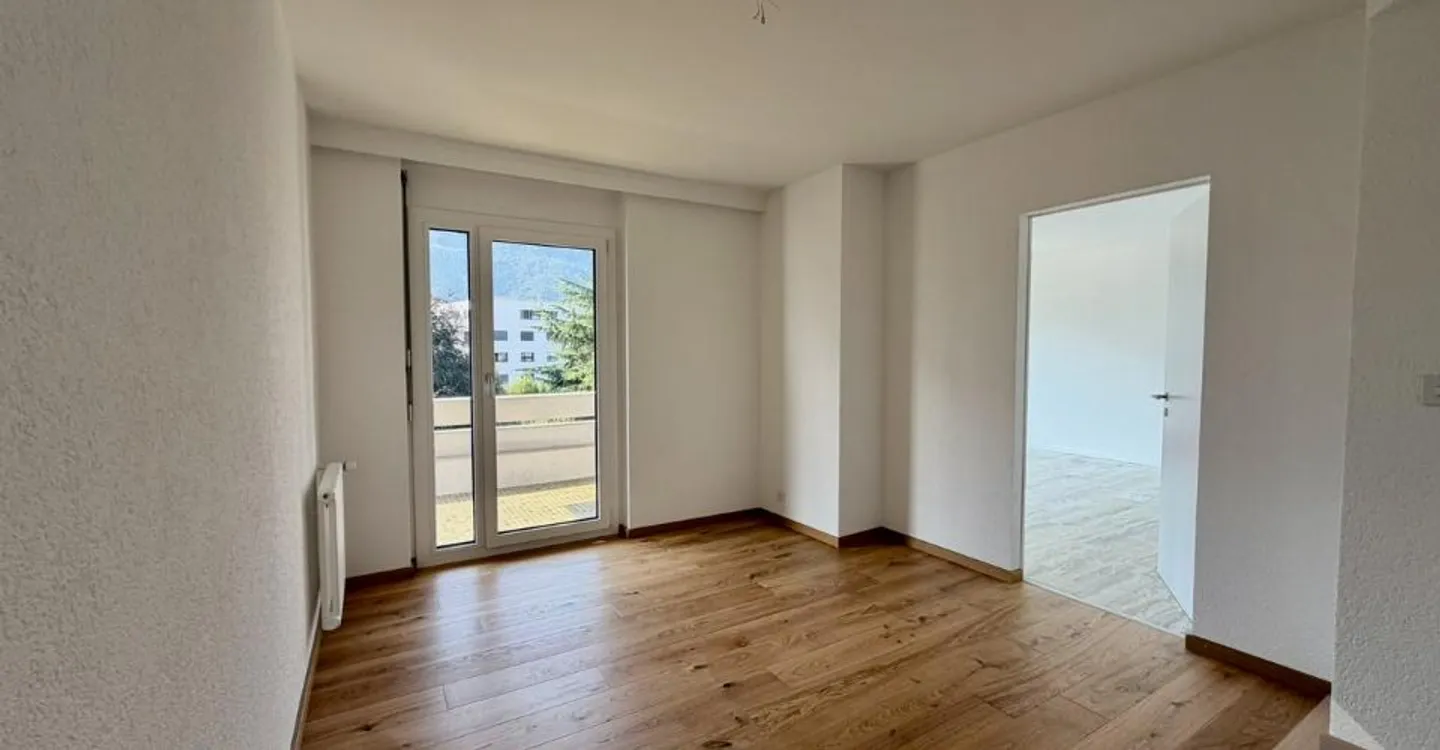 Beautiful 4.5-room apartment located near amenities - Photo 3 of 12