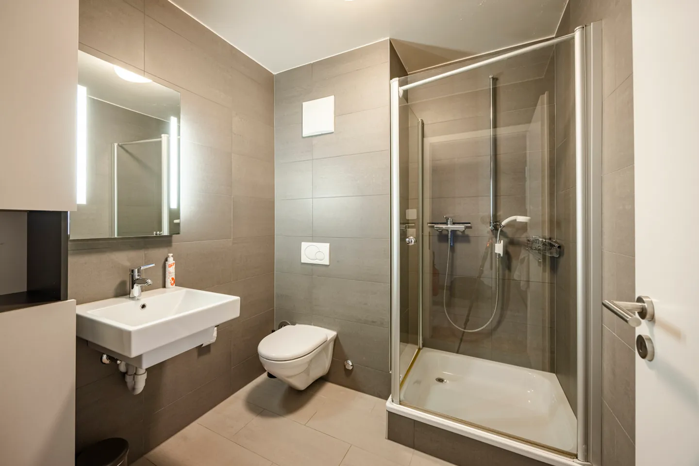 Spacieux duplex avec dégagement sur le lac et les vignes - Photo 8 sur 12