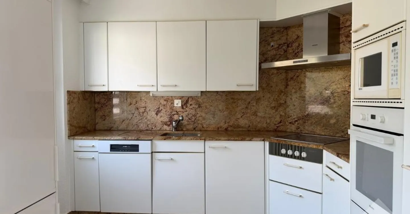 Beautiful 4.5-room apartment located near amenities - Photo 6 of 12