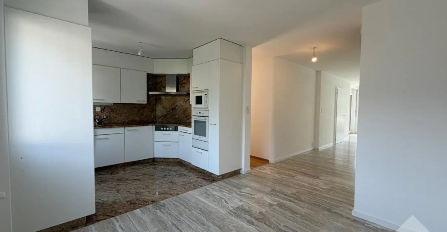 Beautiful 4.5-room apartment located near amenities - Photo 8 of 12