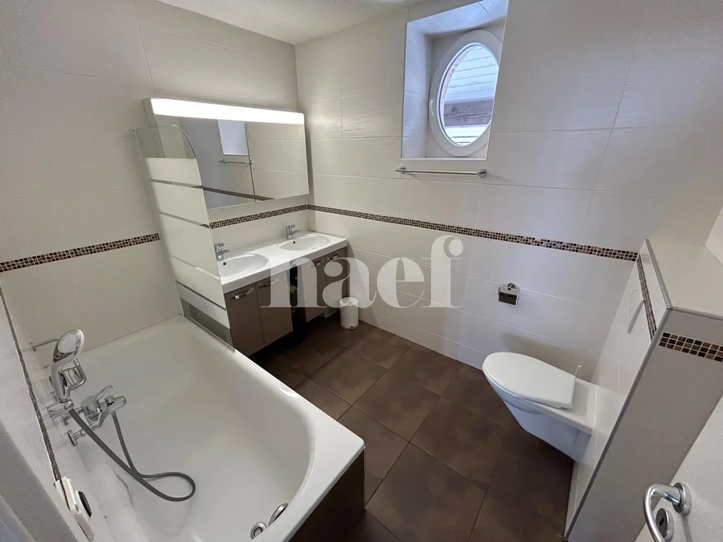 Spazioso appartamento di 5.5 locali di circa 171m2 duplex con bel balcone e giardino - Foto 9 di 10