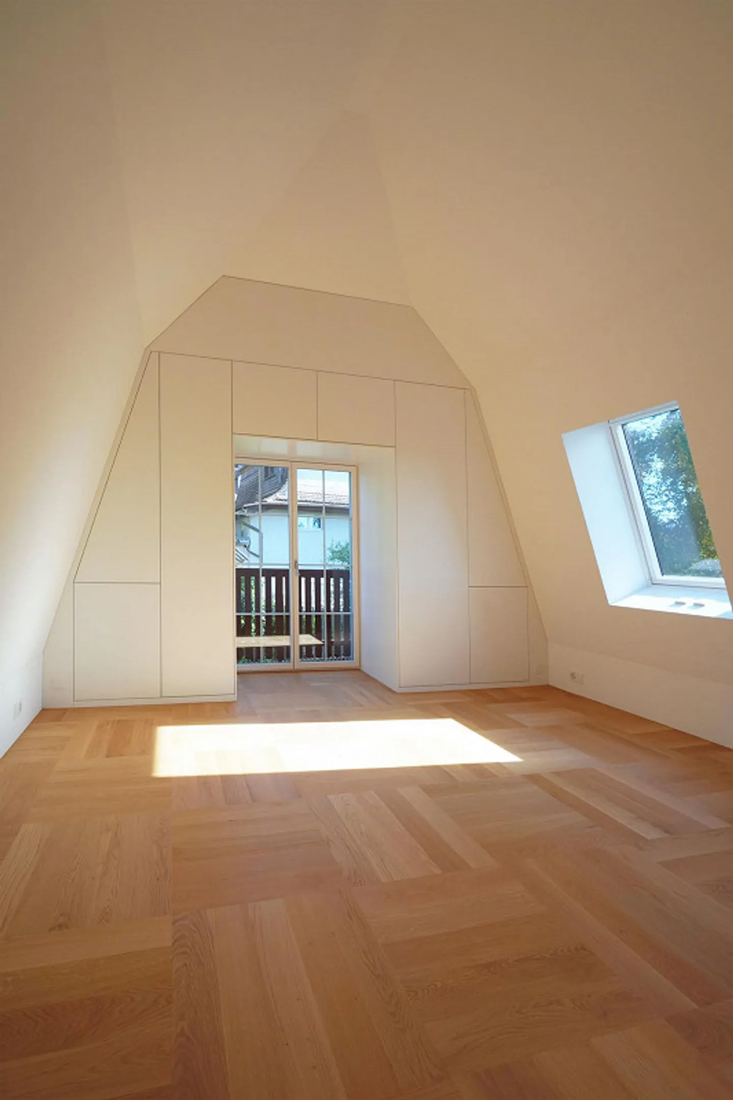 Semi-Detached House - Photo 6 of 12