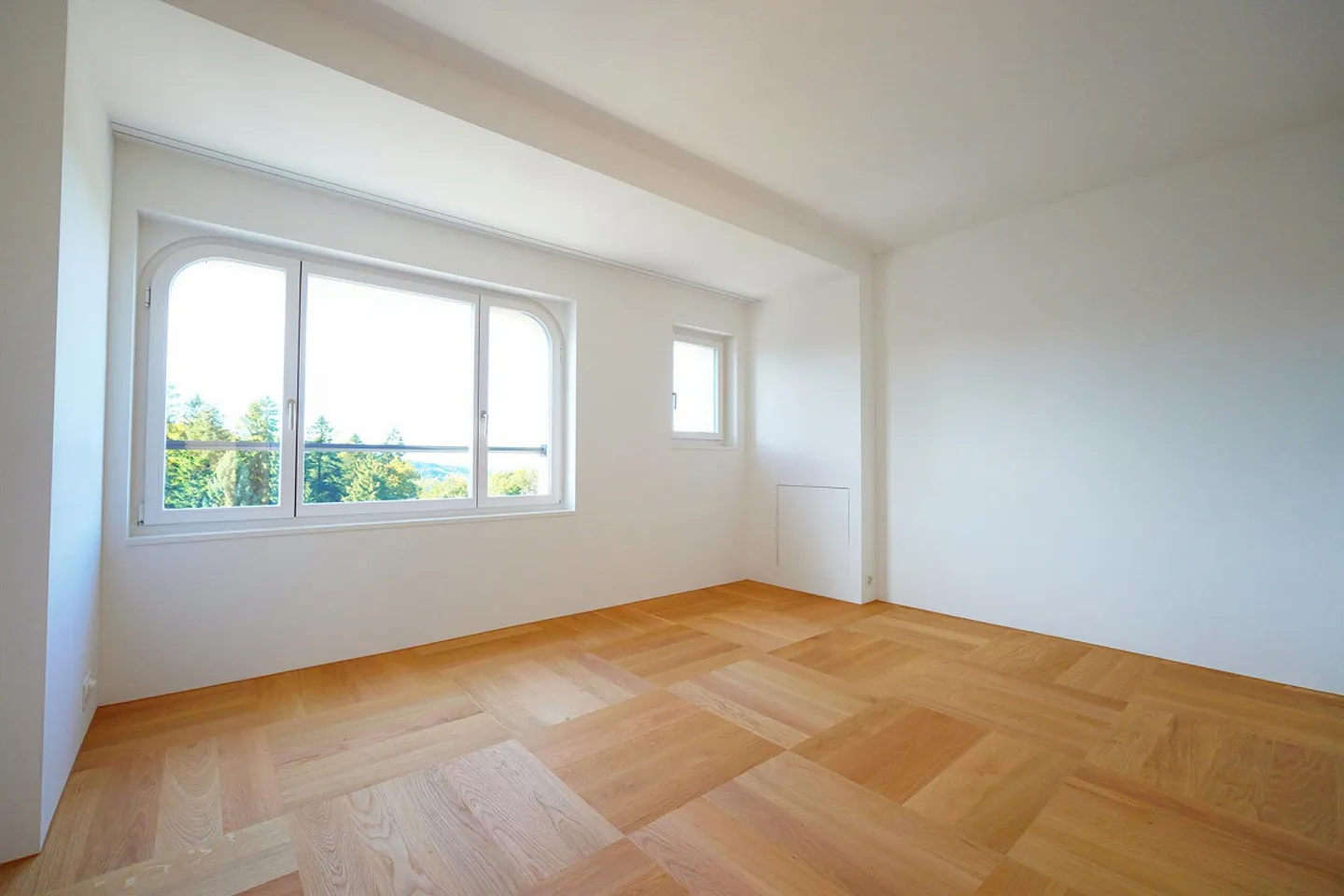 Semi-Detached House - Photo 7 of 12