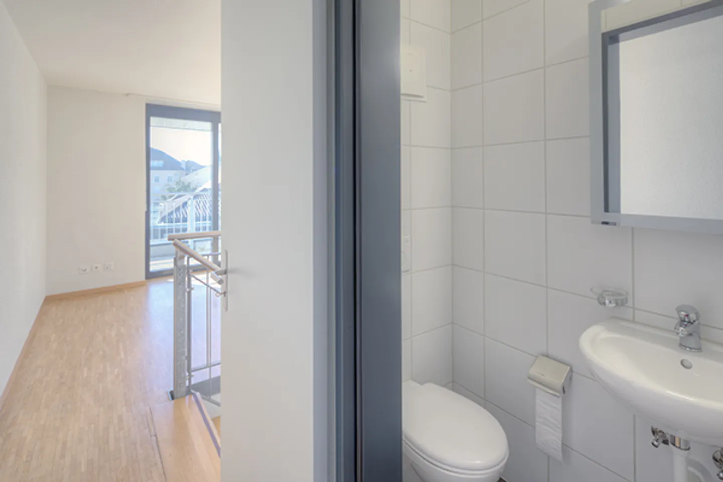 RENT WITHOUT DEPOSIT - Modern living over two floors! - Photo 6 of 11