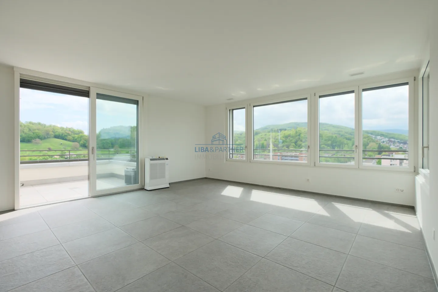 Sensazione di skyline nel verde & appartamento panoramico con vista a 360° - Foto 3 di 15