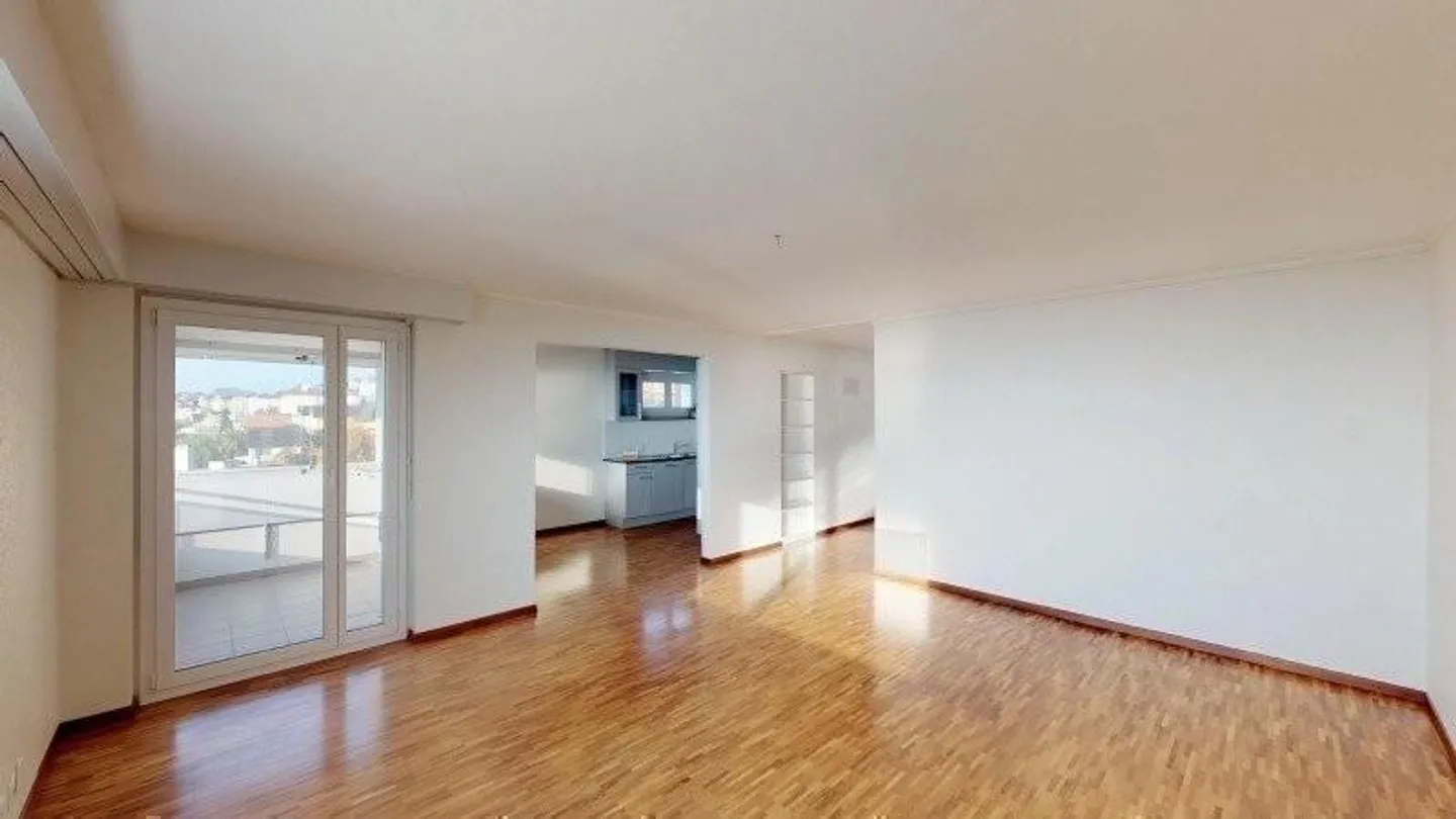 Appartement Charmant avec Vue sur le Lac - Photo 5 sur 12