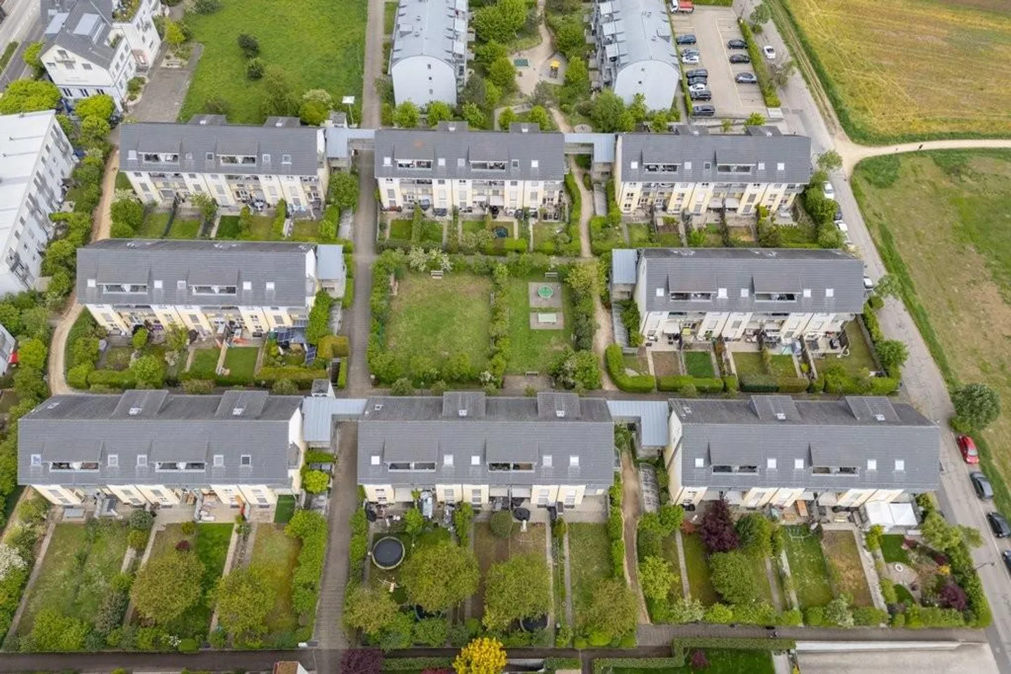 Ihr neues Zuhause auf zwei Etagen mit schönem Garten - Foto 2 von 11