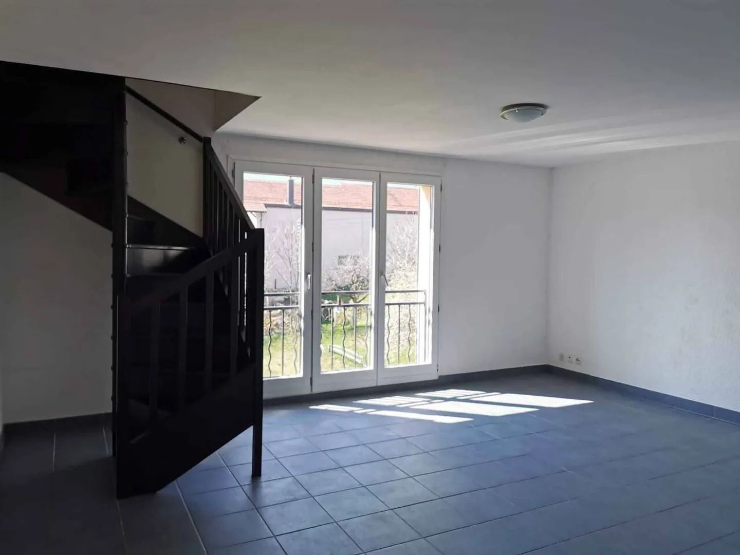 Apartment for rent - Photo 3 of 5