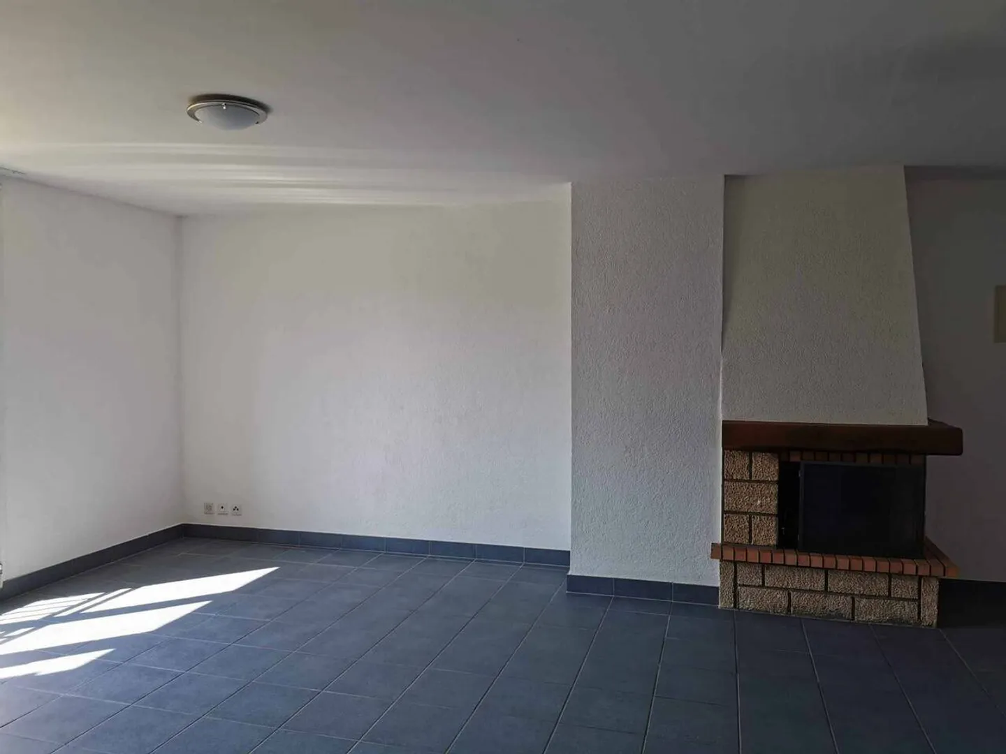 Apartment for rent - Photo 2 of 5