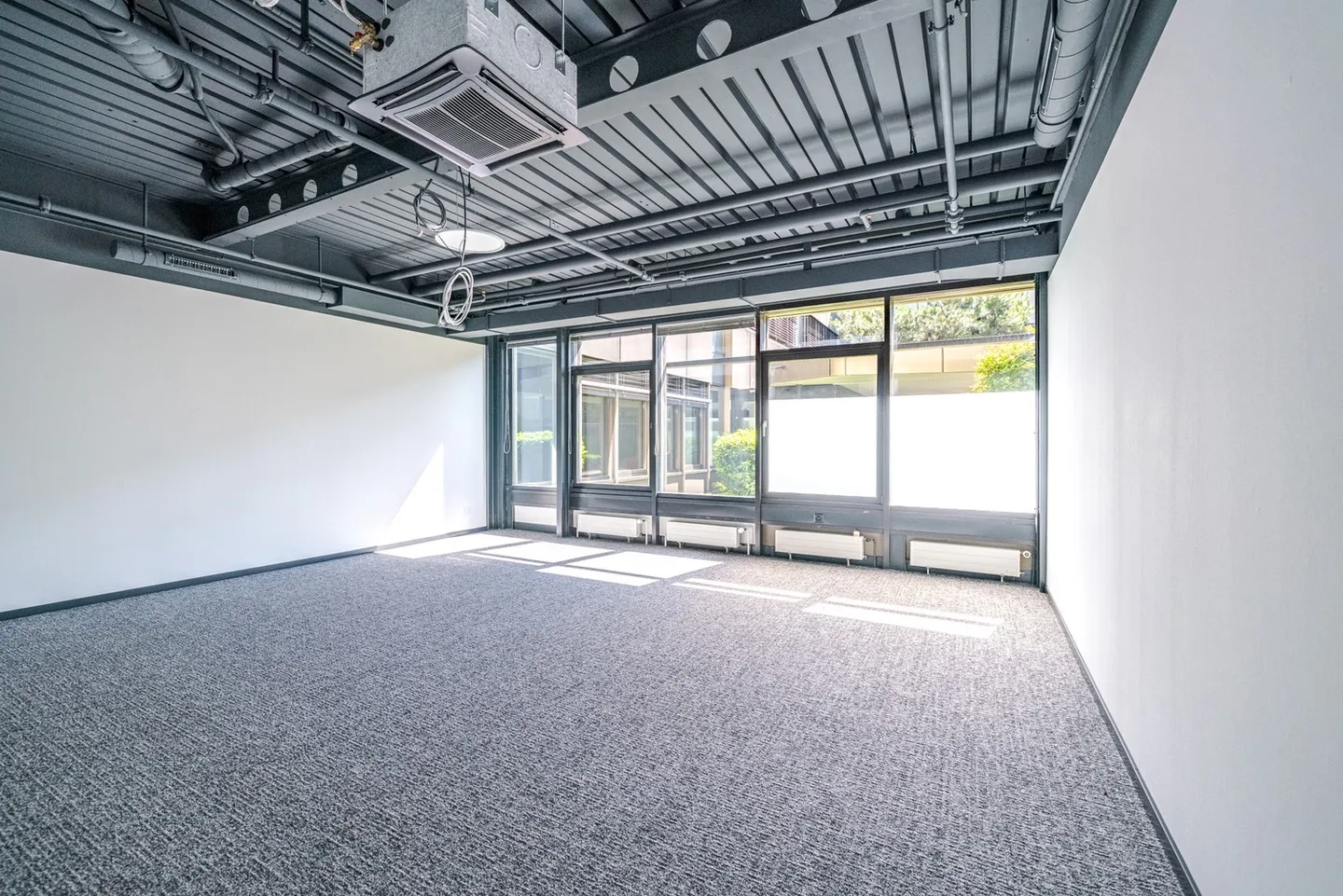 Surfaces bureaux aménagées de 50 m2 & 34.60 m2 - Saint-Sulpice - Photo 4 sur 4