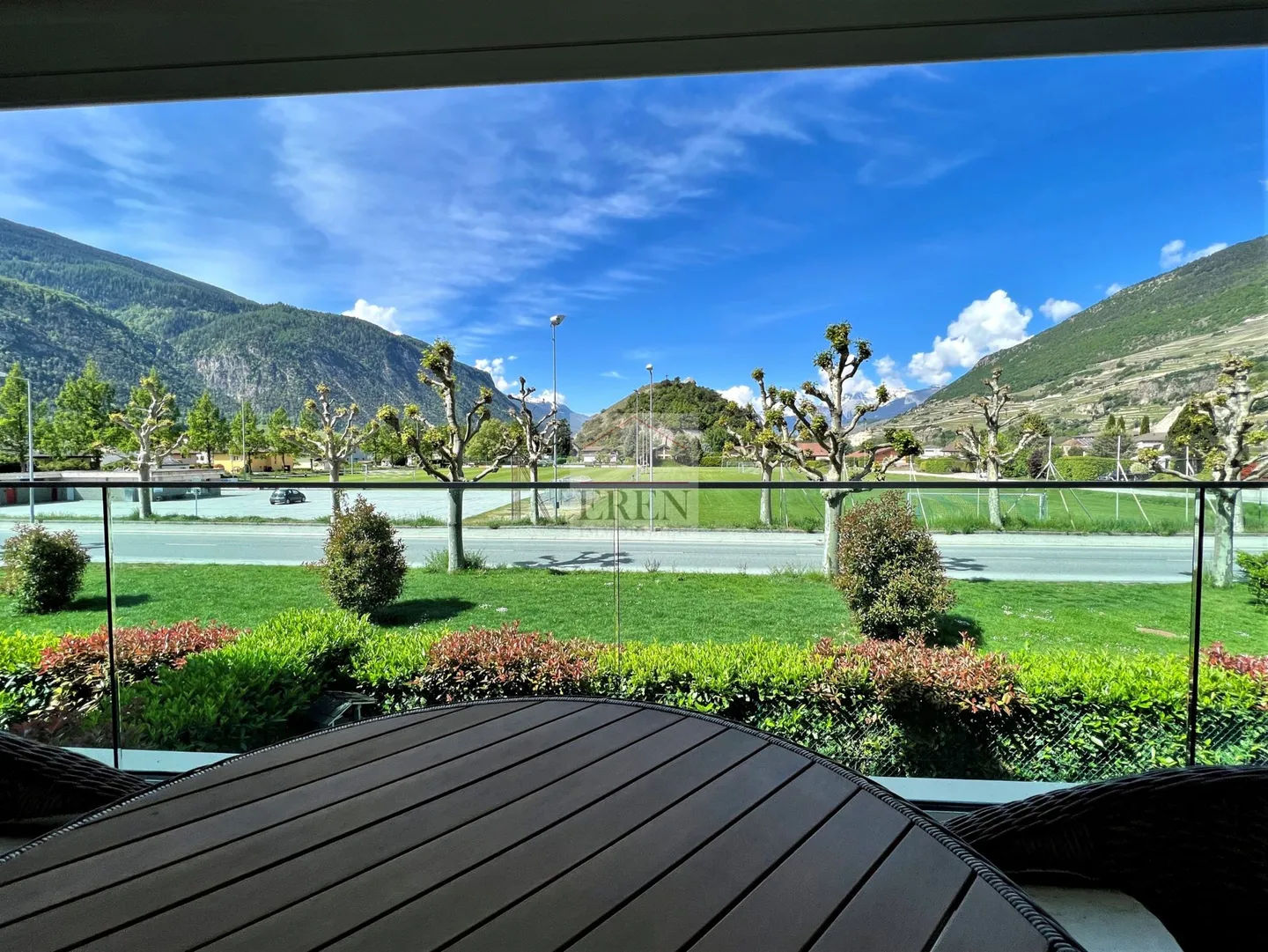 Neuwertige 3,5-Zimmer-Wohnung mit freiem Blick nach Westen - Foto 1 von 17