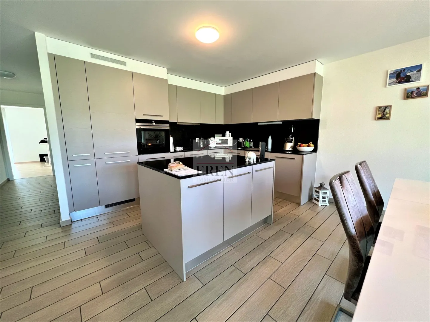 Neuwertige 3,5-Zimmer-Wohnung mit freiem Blick nach Westen - Foto 2 von 17