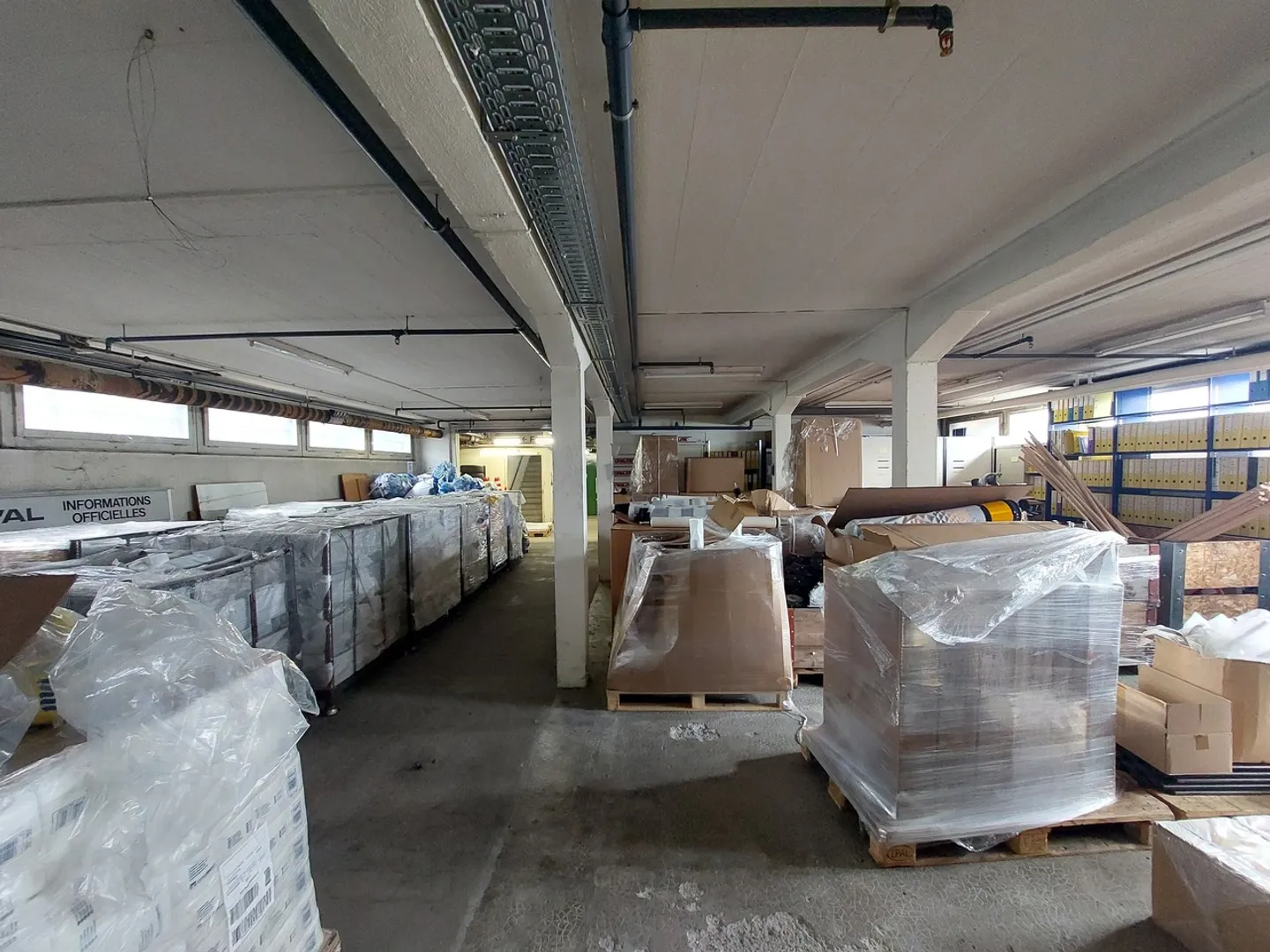 Entrepôt 440 m2 - Emplacement de choix - proche de l'autoroute et des commodités - Photo 3 sur 3