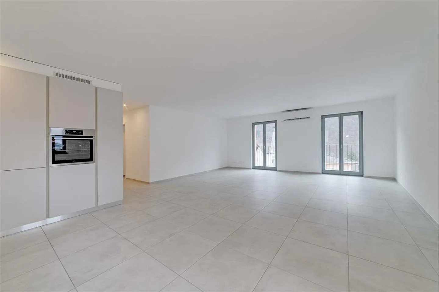 SPLENDIDO APPARTAMENTO DI 4,5 STANZE A PIANEZZO - Foto 1 di 13