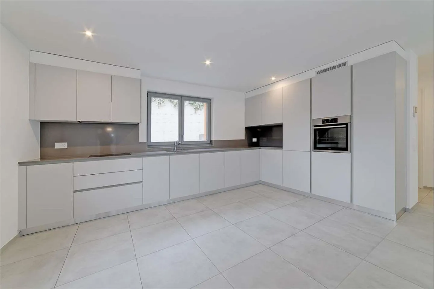 SPLENDIDO APPARTAMENTO DI 4,5 STANZE A PIANEZZO - Foto 2 di 13