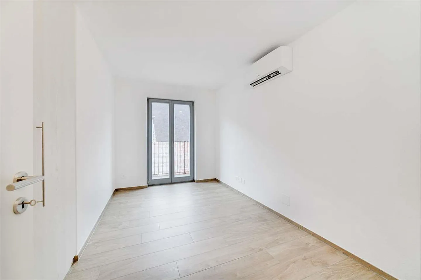 SPLENDIDO APPARTAMENTO DI 4,5 STANZE A PIANEZZO - Foto 6 di 13