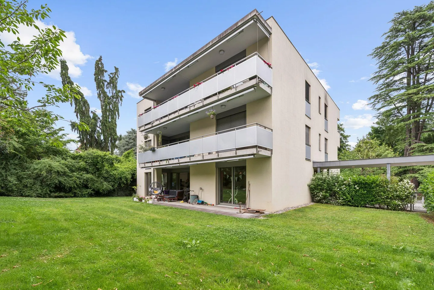 MAGNIFICENT APARTMENT WITH 4 BEDROOMS & 1300 M² OF GARDEN! - Photo 1 of 15