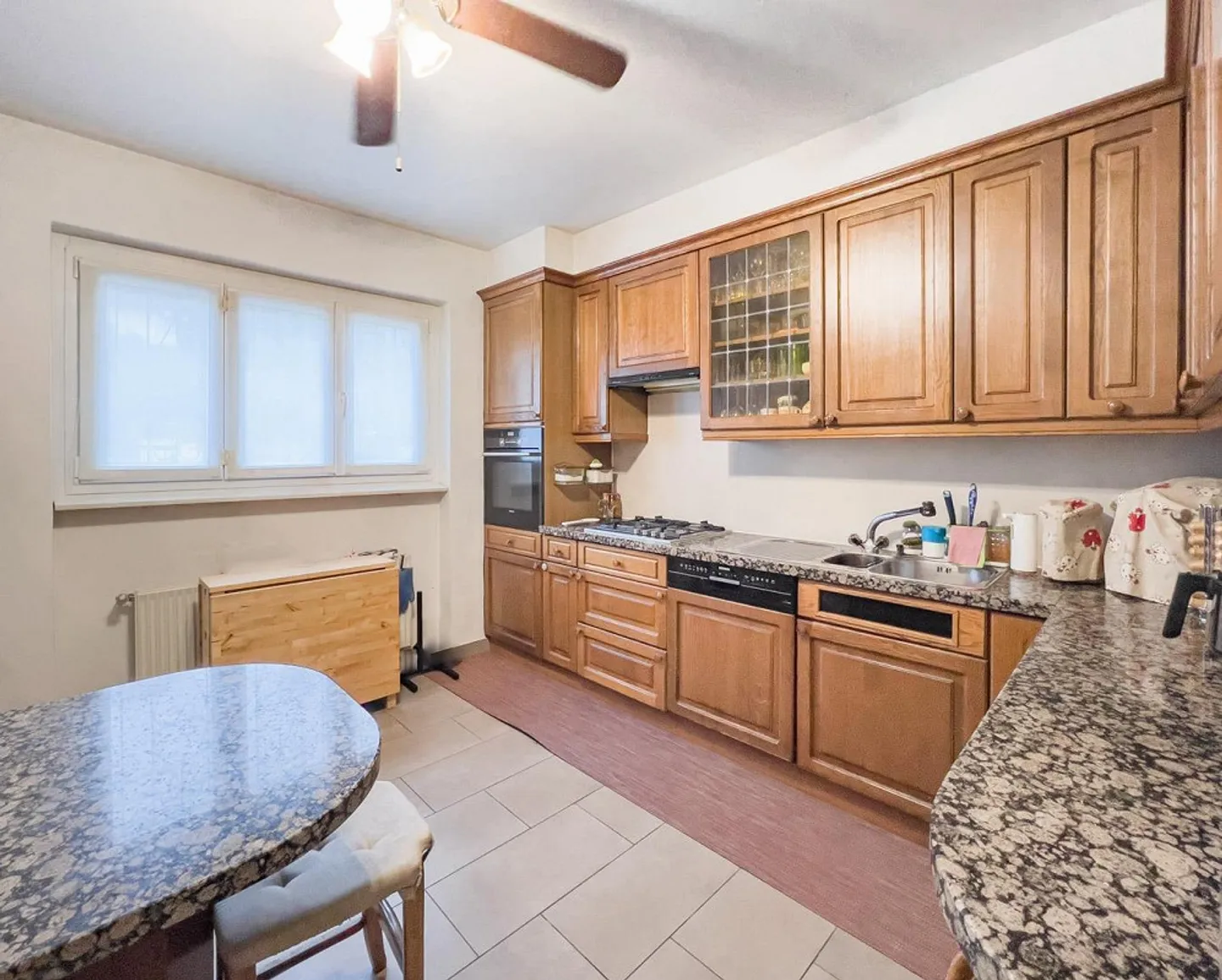 Ampia casa familiare con giardino - Foto 2 di 10