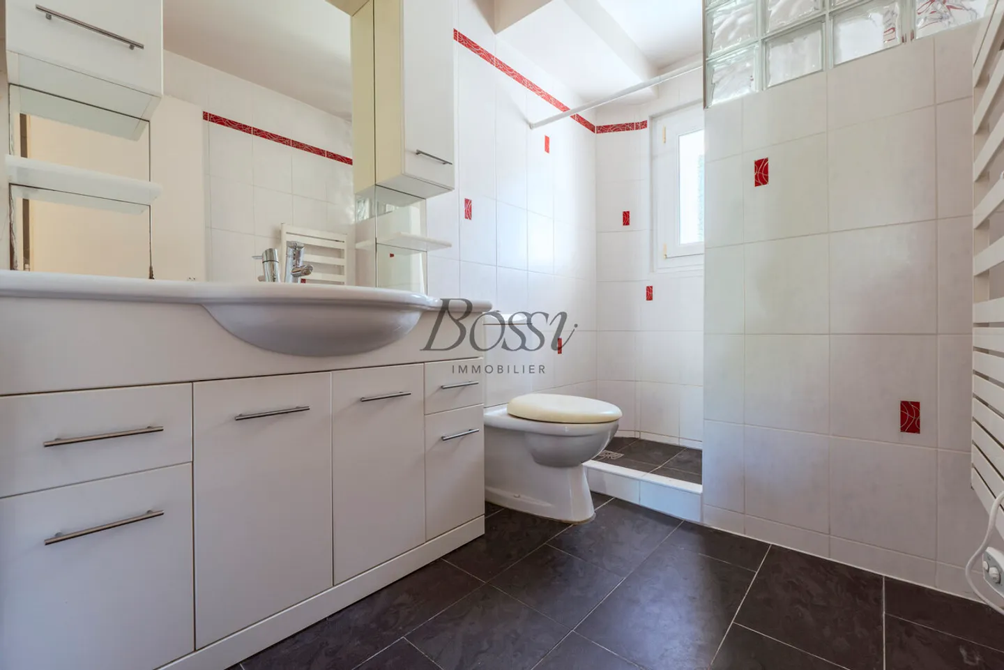 Renovated detached house with 5 bedrooms, garage and garden - Photo 13 of 16