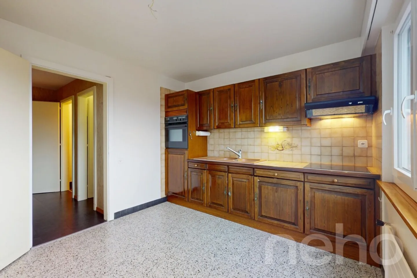 Appartement lumineux de 4 pièces dans les hauteurs de la ville avec balcon + garage - Photo 7 sur 13