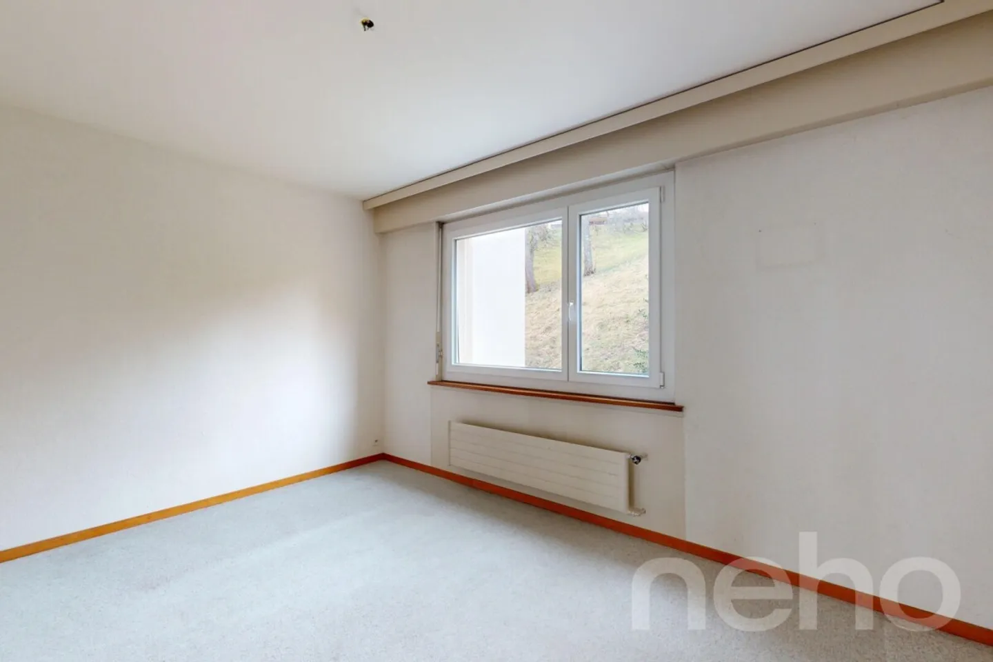 Appartement lumineux de 4 pièces dans les hauteurs de la ville avec balcon + garage - Photo 9 sur 13