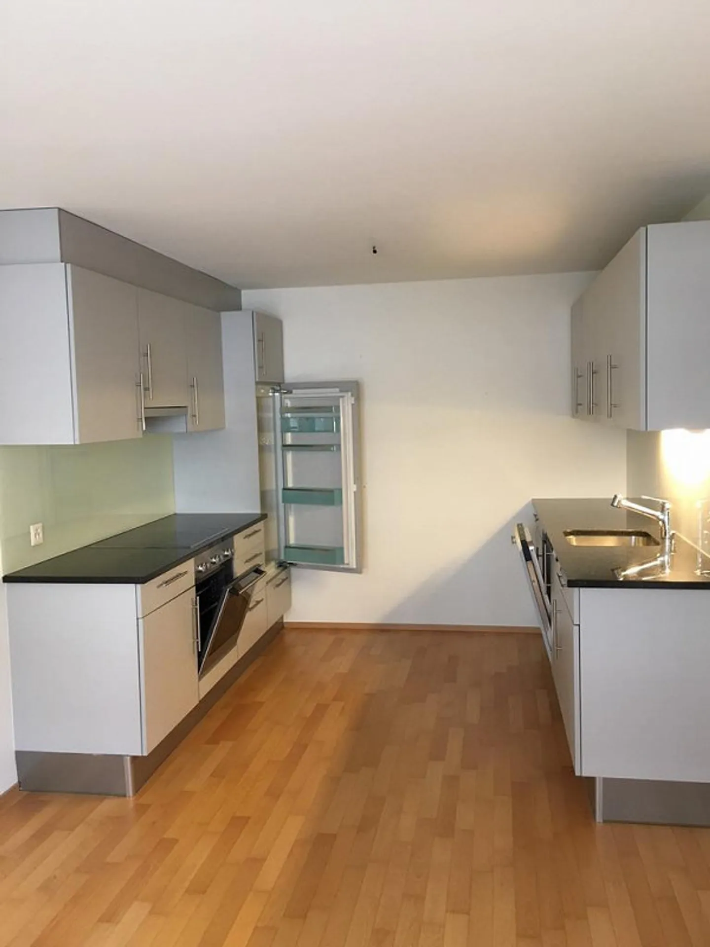 Charmante appartement 2.5 pièces - Photo 2 sur 8