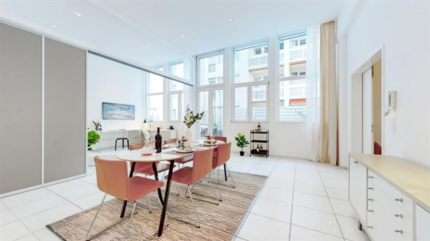 Beau logement à Bâle sur 192 m² - Photo 1 sur 8