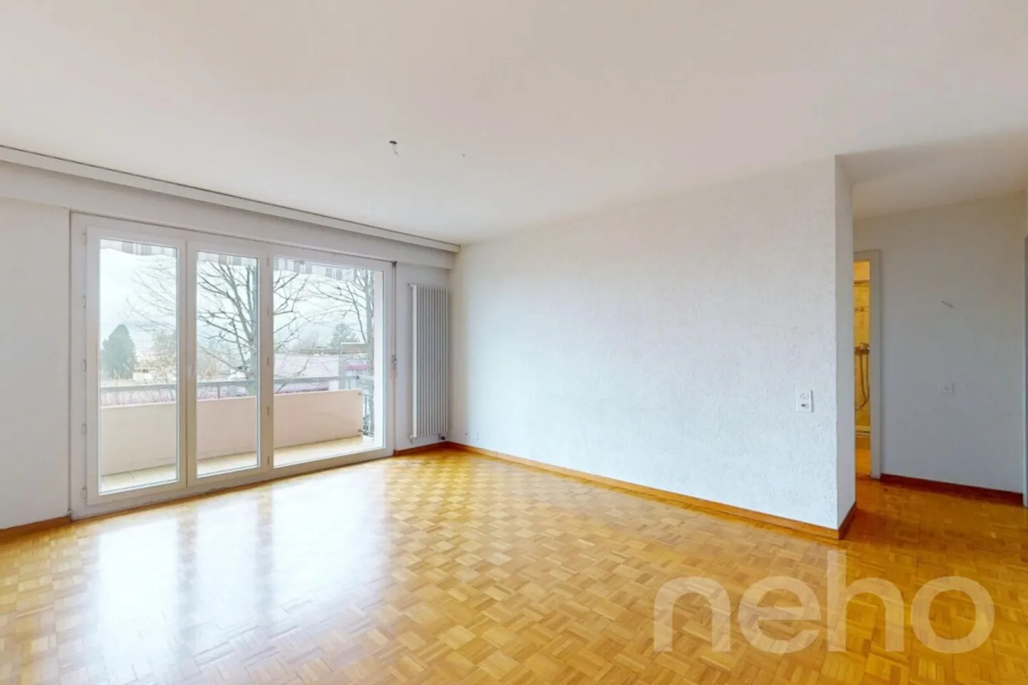 Appartement lumineux de 4 pièces dans les hauteurs de la ville avec balcon + garage - Photo 12 sur 13