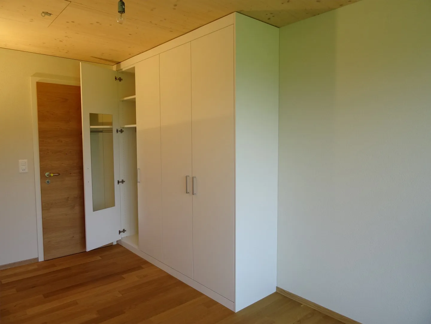 Attractive attic apartment in a 4-family house - Photo 6 of 13