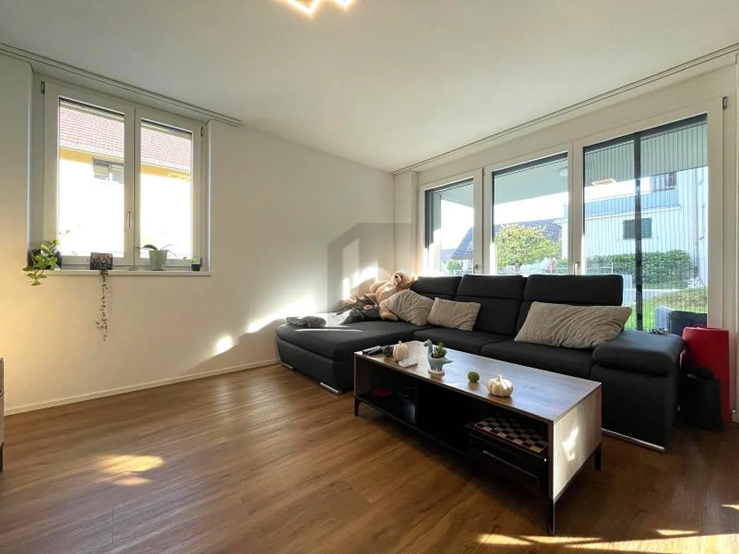 LUMINEUX, AVEC ESPACE JARDIN ET PLACE ASSISE - Photo 3 sur 6