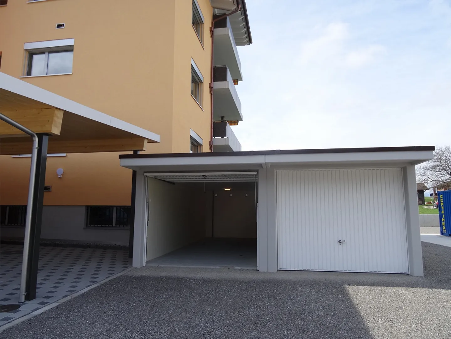 Attractive attic apartment in a 4-family house - Photo 13 of 13