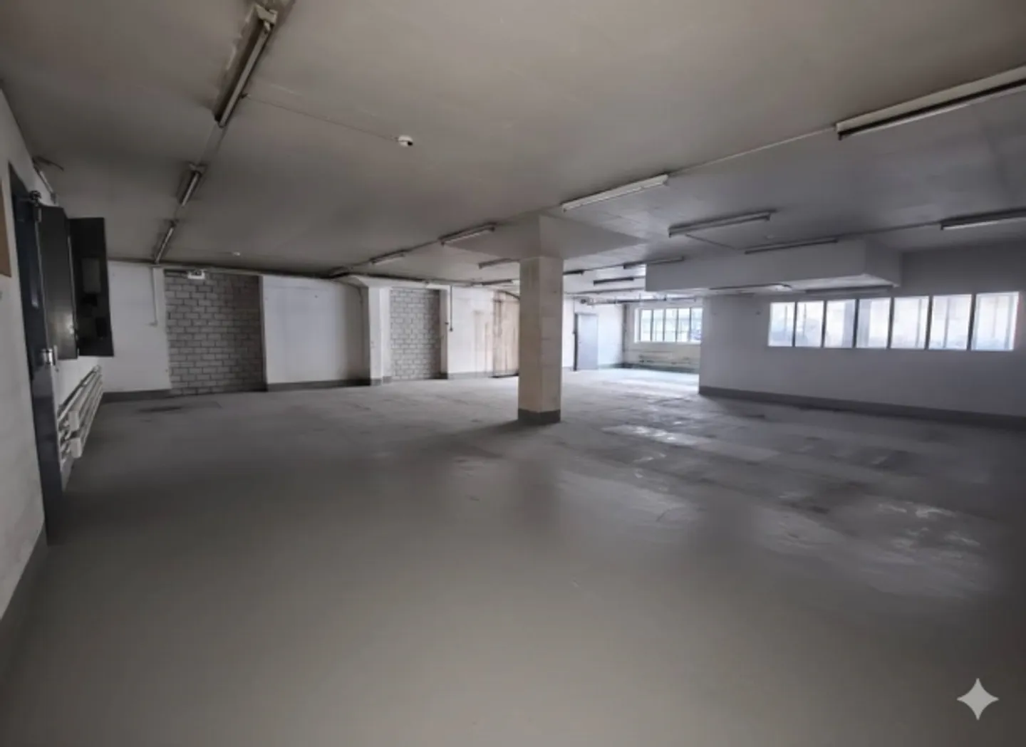 Workshop for rent - Photo 2 of 9