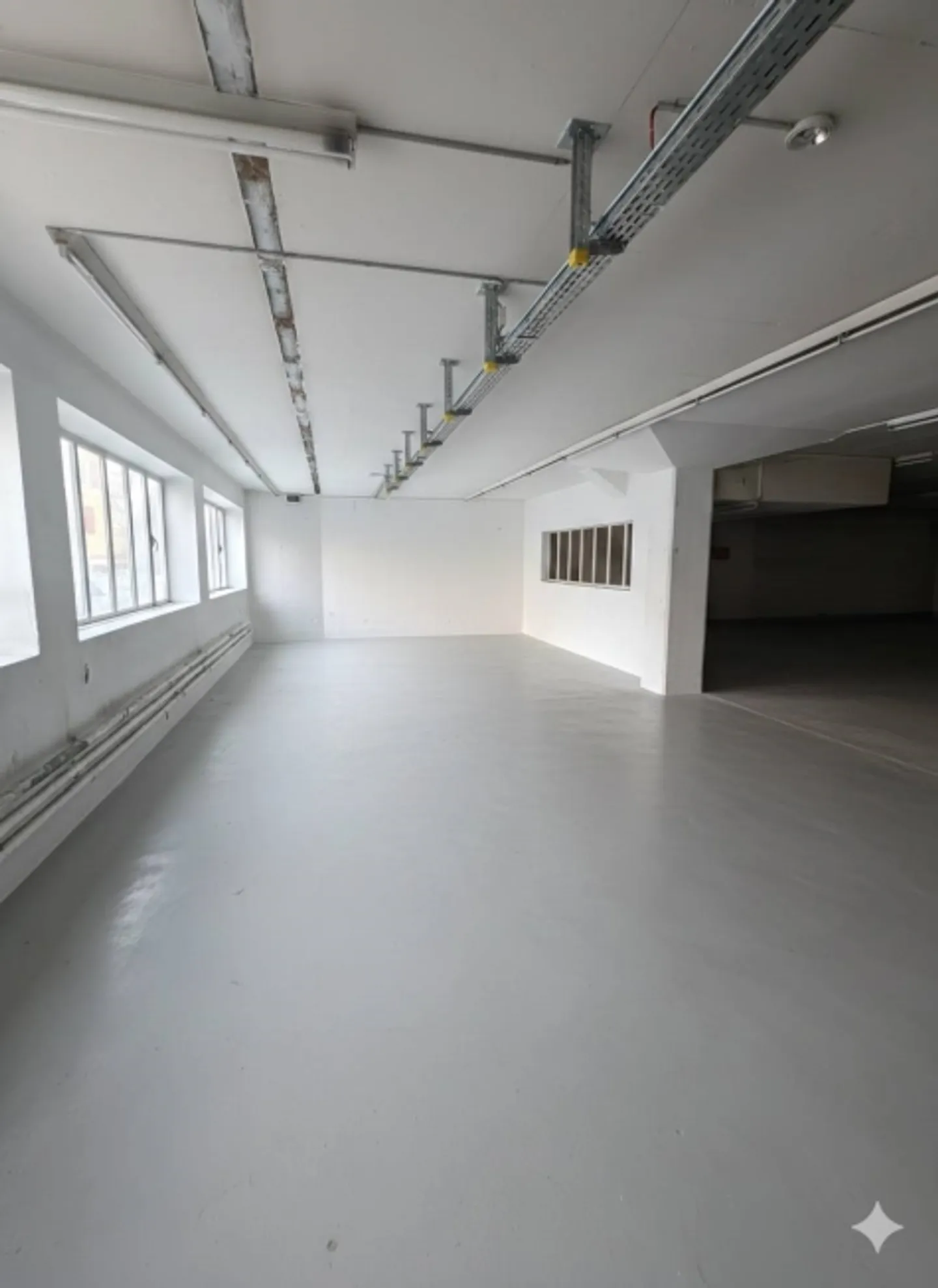 Workshop for rent - Photo 6 of 9