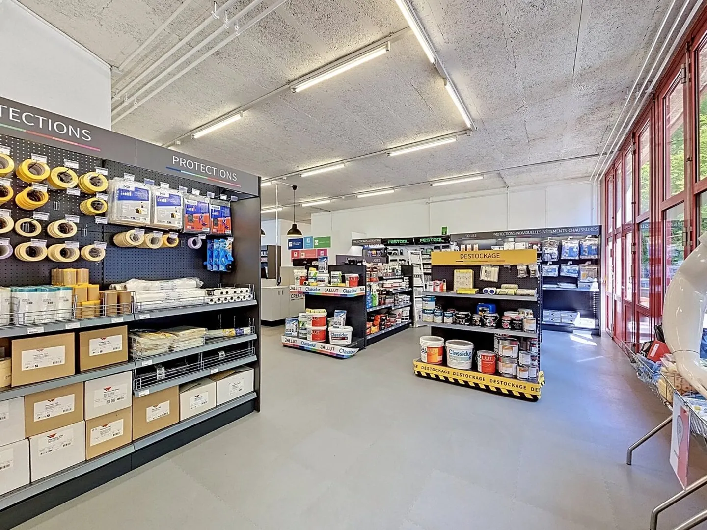 Spécial investisseur - Grande surface commerciale à deux pas du centre-ville - Foto 1 di 11