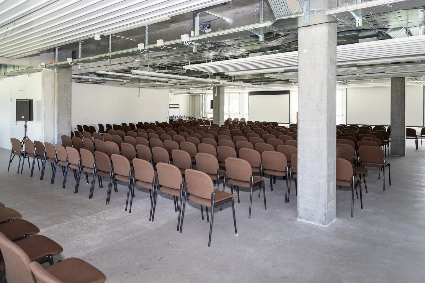 Bâtiment de bureaux commerciaux neufs et climatisés - Photo 2 sur 10